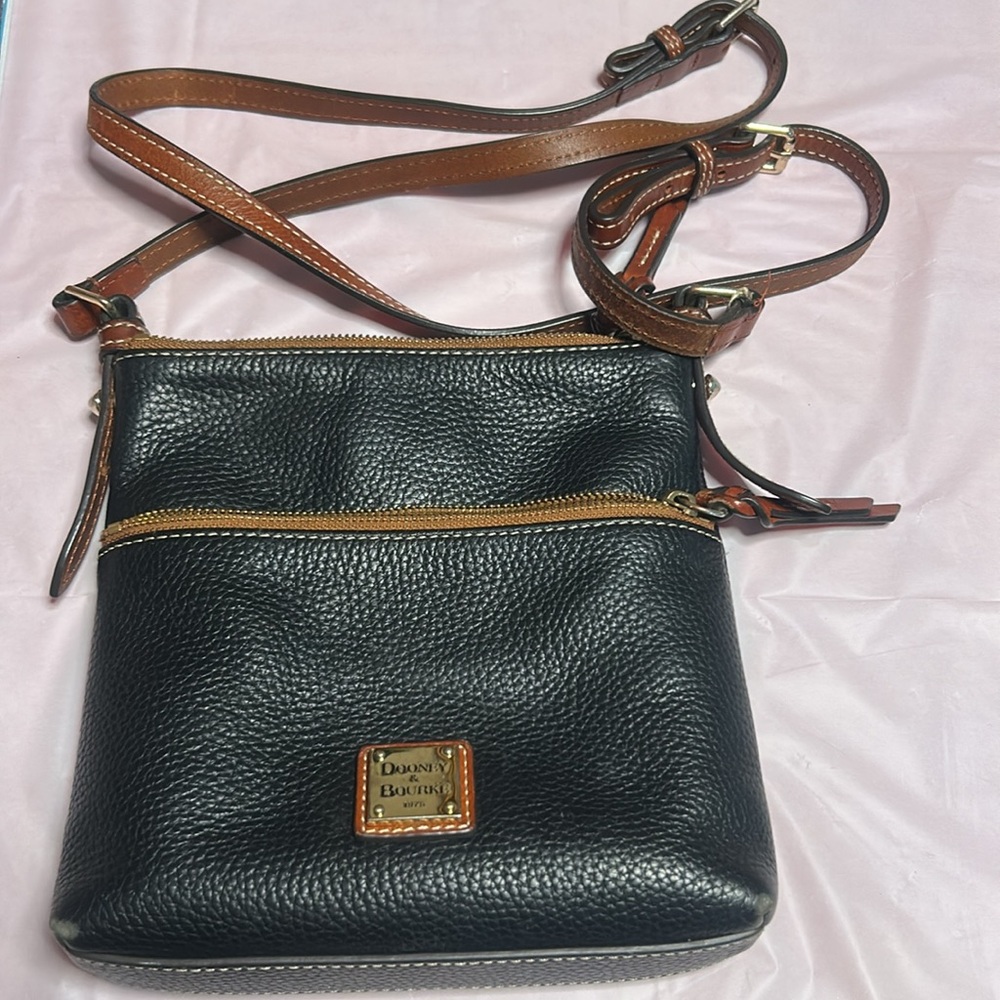 Dooney&Bourke Black Leather Crossbody Bag
Women's Bag 8”x8”x1.5”